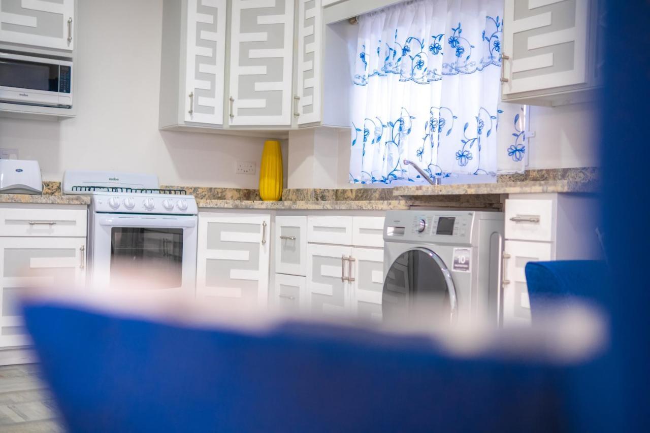 Royal Bliss Apartment Suites Kingstown Extérieur photo